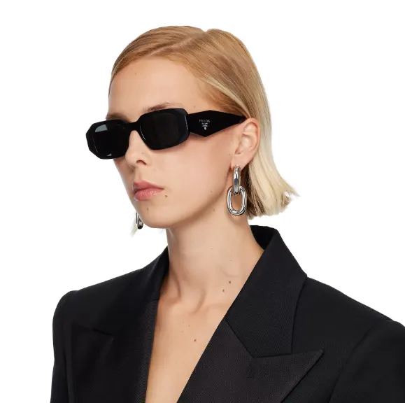 Prada Symbole 黑色太阳镜