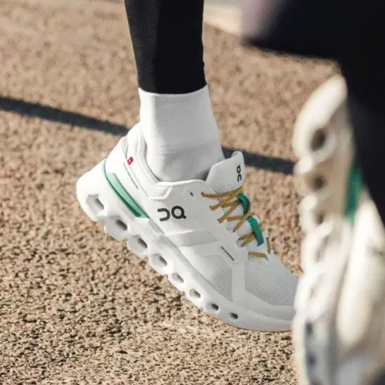 SSENSE：ON 昂跑运动鞋专场特惠！Cloudtilt 米色运动鞋$157、 Cloud X 4 运动鞋$135