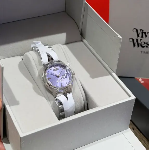 氛围感显手白！Vivienne Westwood 西太后碎冰紫腕表