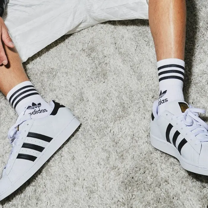 含税！SSENSE 中站：adidas Originals 男士鞋履折扣区上新！白色 Samba OG 运动鞋$84