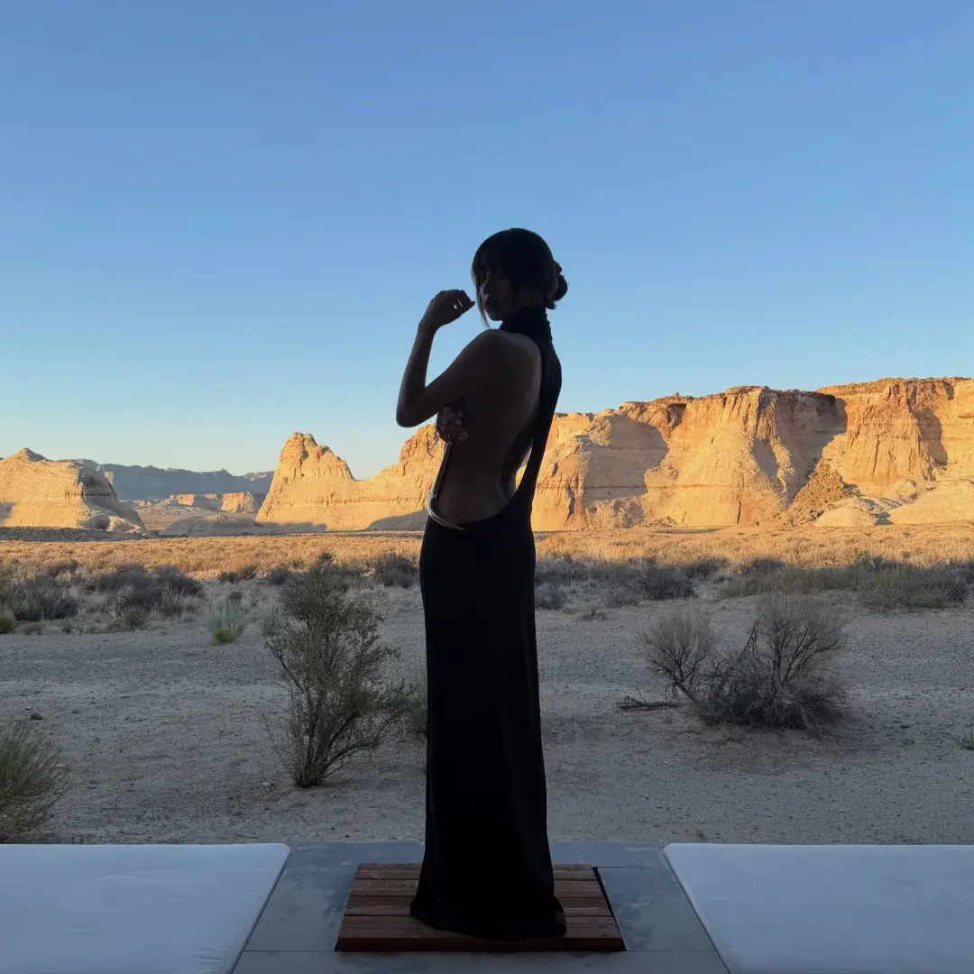 Lisa同款！REVOLVE LOS ANGELES RAYE 镂空黑色长裙