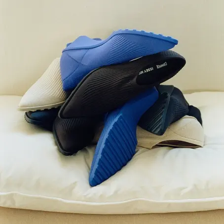 CAMPER × ISSEY MIYAKE 系列鞋履上新