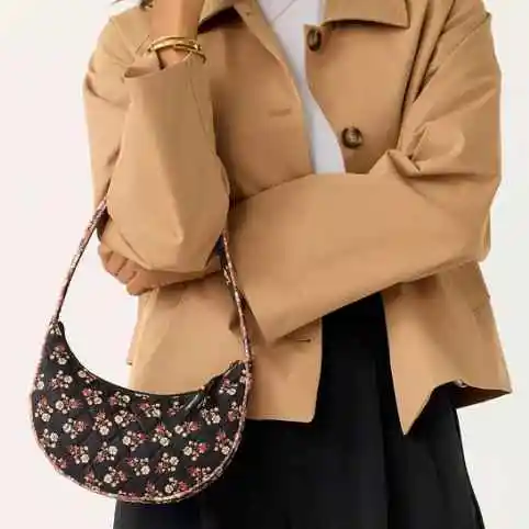 Vera Bradley：单肩包夏日上新！Roxbury Crescent 单肩包$101