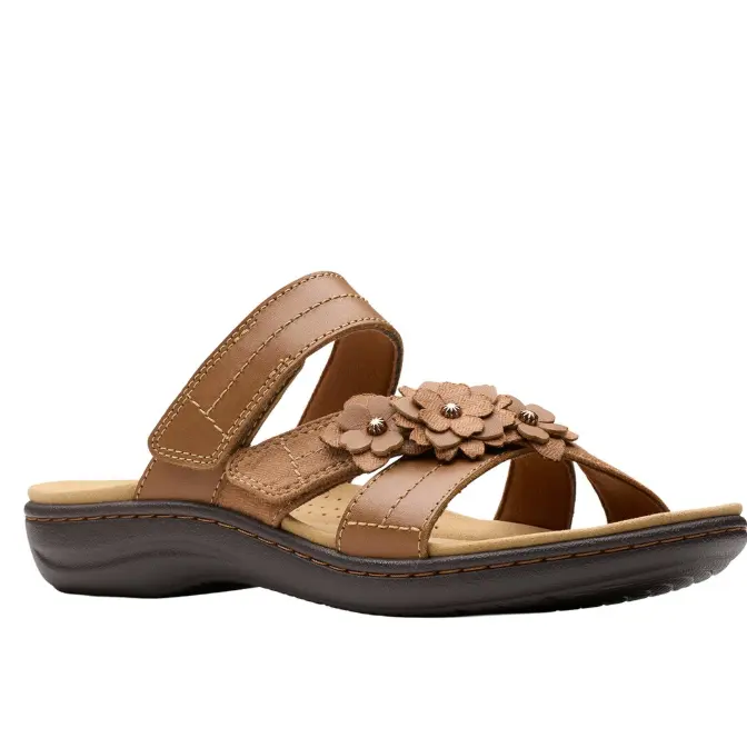 Clarks 棕褐色皮革凉鞋