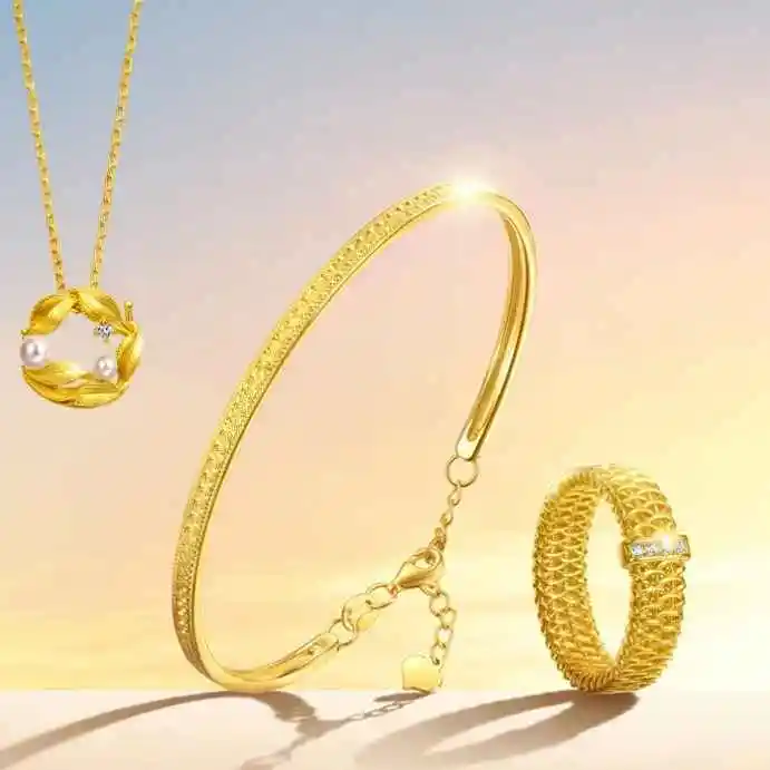 中国香港周生生官网：Sunlit Elegance 暖阳雅韵首饰热卖！入足金手链、黄金戒指