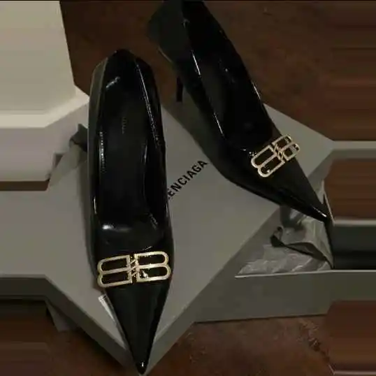 Saks Fifth Avenue：巴黎世家、RV 等热门爆款鞋品特惠！MK 麂皮低帮运动鞋$44