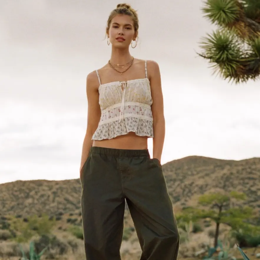 American Eagle Outfitters：美衣清仓！T恤$8、褶皱迷你连衣裙$17