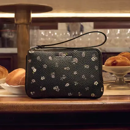 Michael Kors Outlet US：奥莱区上新热卖 入老花波士顿包、羊毛格纹腕包等