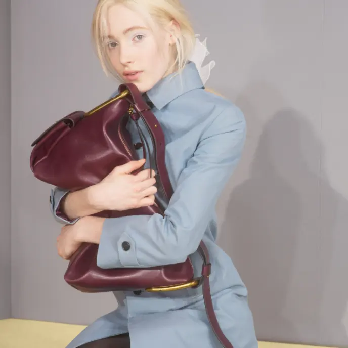 Marc Jacobs：折扣区上新！双链条迷你包$206