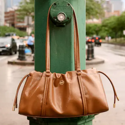 Michael Kors Outlet US：奥莱区精选时尚热卖 麂皮斜挎包$56
