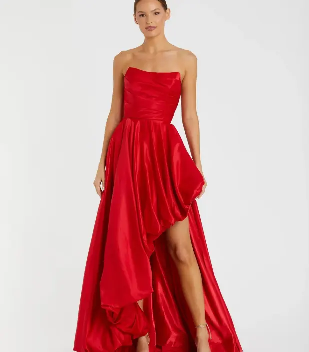 Mac Duggal 红色无肩带褶皱高低摆礼服