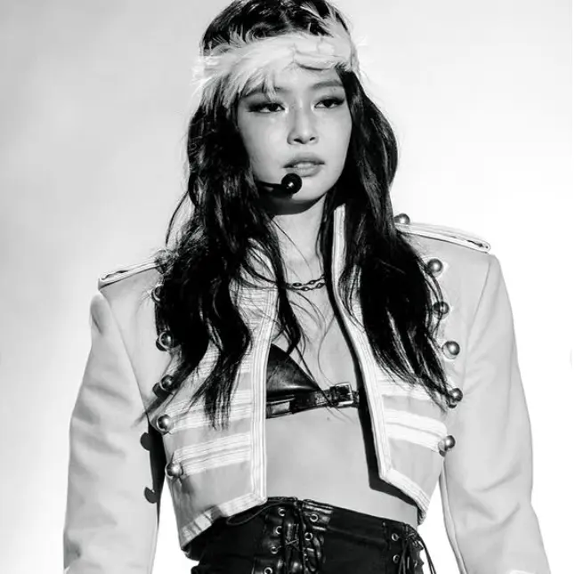 Ann Demeulemeester：配饰上新！Jennie同款羽毛飘带$350