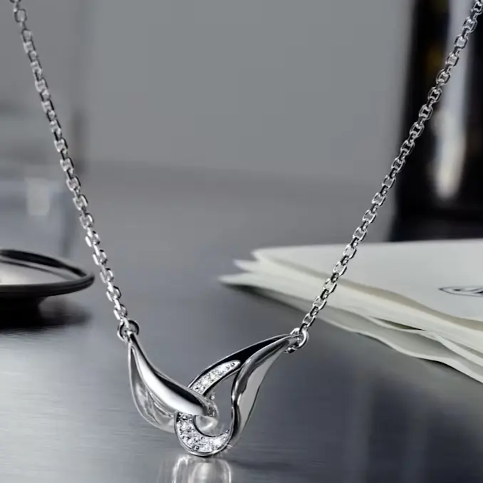 Swarovski：质感新款热卖 入银项链、开口戒指等