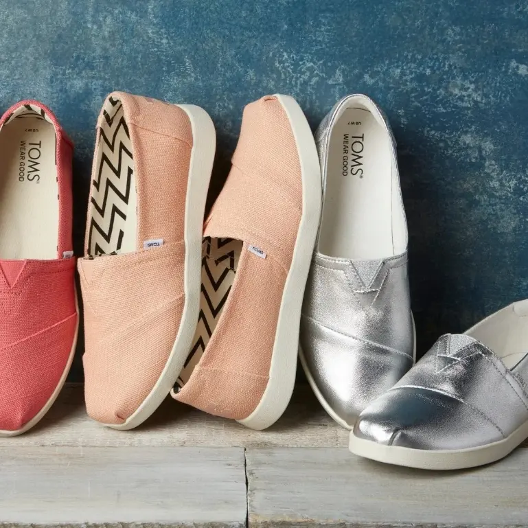 TOMS Shoes：换季甩卖！精选鞋履、配饰等热卖