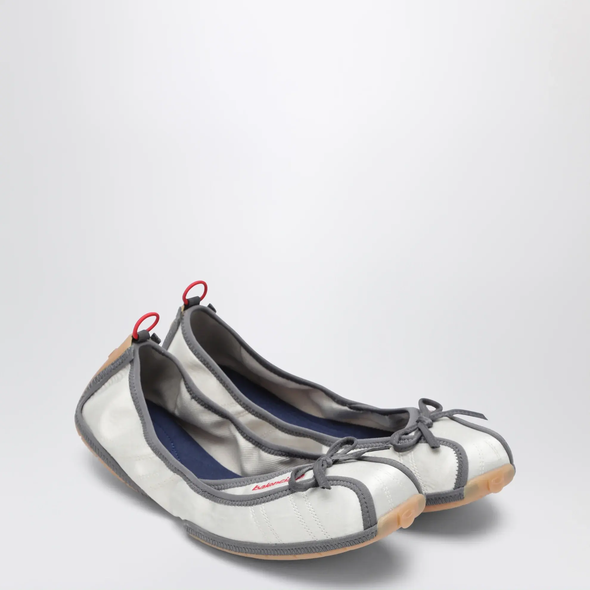 Balenciaga 巴黎世家象牙白灰色科技织物可折叠芭蕾风运动鞋