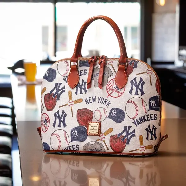 Dooney & Bourke： MLB & NFL 等运动联名款 美式运动复古风
