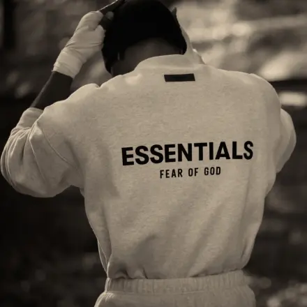 SSENSE：Fear Of God Essentials 秋冬新品！经典版型T恤$72、经典卫裤$132