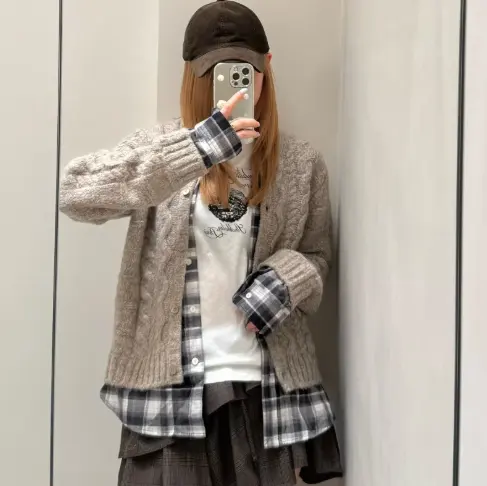 新品！Acne Studios 格纹拼接绞花针织开衫