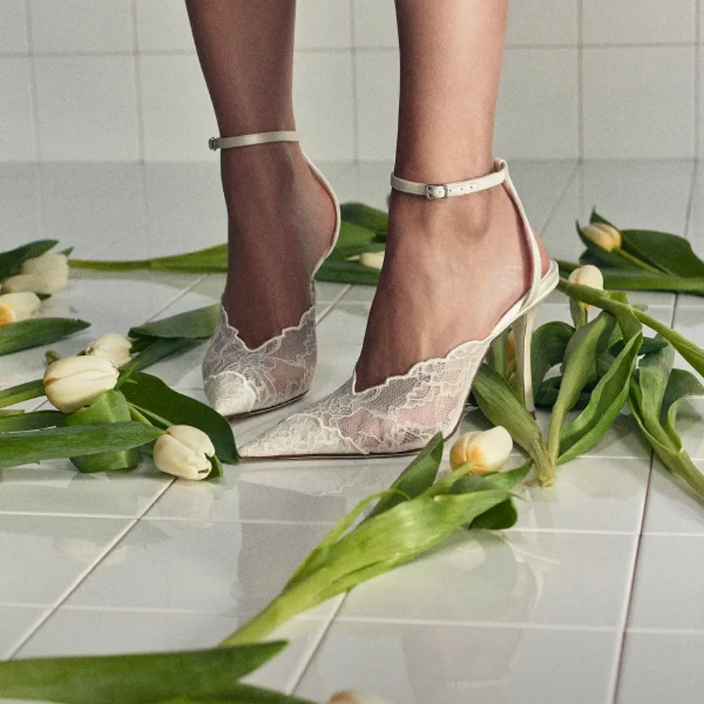 Jimmy Choo：秋冬新品上市 白鹿同款Faiz玫瑰粉蕾丝高跟鞋$1650