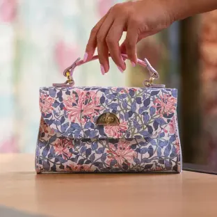 The Cambridge Satchel x Morris & Co. 联名款剑桥包上线！