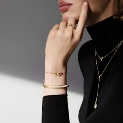 Swarovski：奥莱时尚配饰热卖 入水晶圈型耳环、蝴蝶项链等