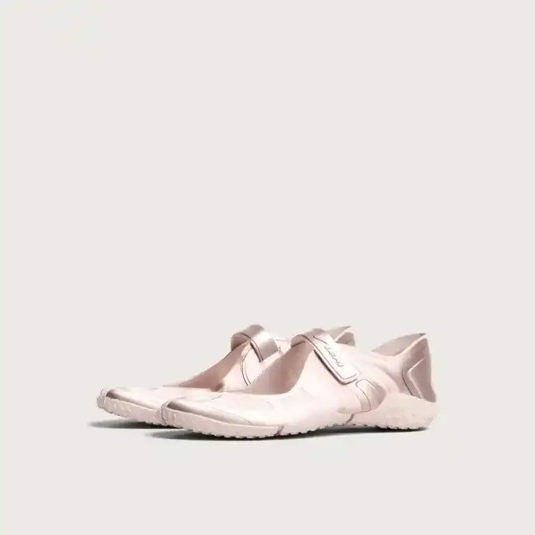 上新！Nike × SKIMS Rift Satin 女士缎面分趾休闲鞋