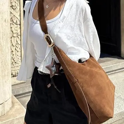 上新！Charles & Keith Aislin 托特包
