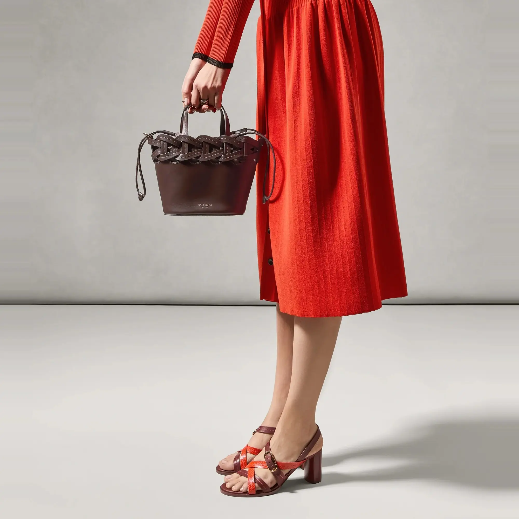 Cole Haan：夏日凉鞋清仓热卖！平底凉鞋$49、麻编坡跟凉鞋$49