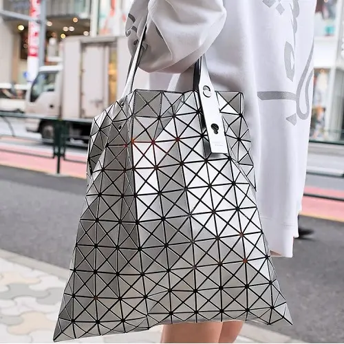 Farfetch 发发奇：bao bao Issey Miyake 三宅一生爆款系列手袋