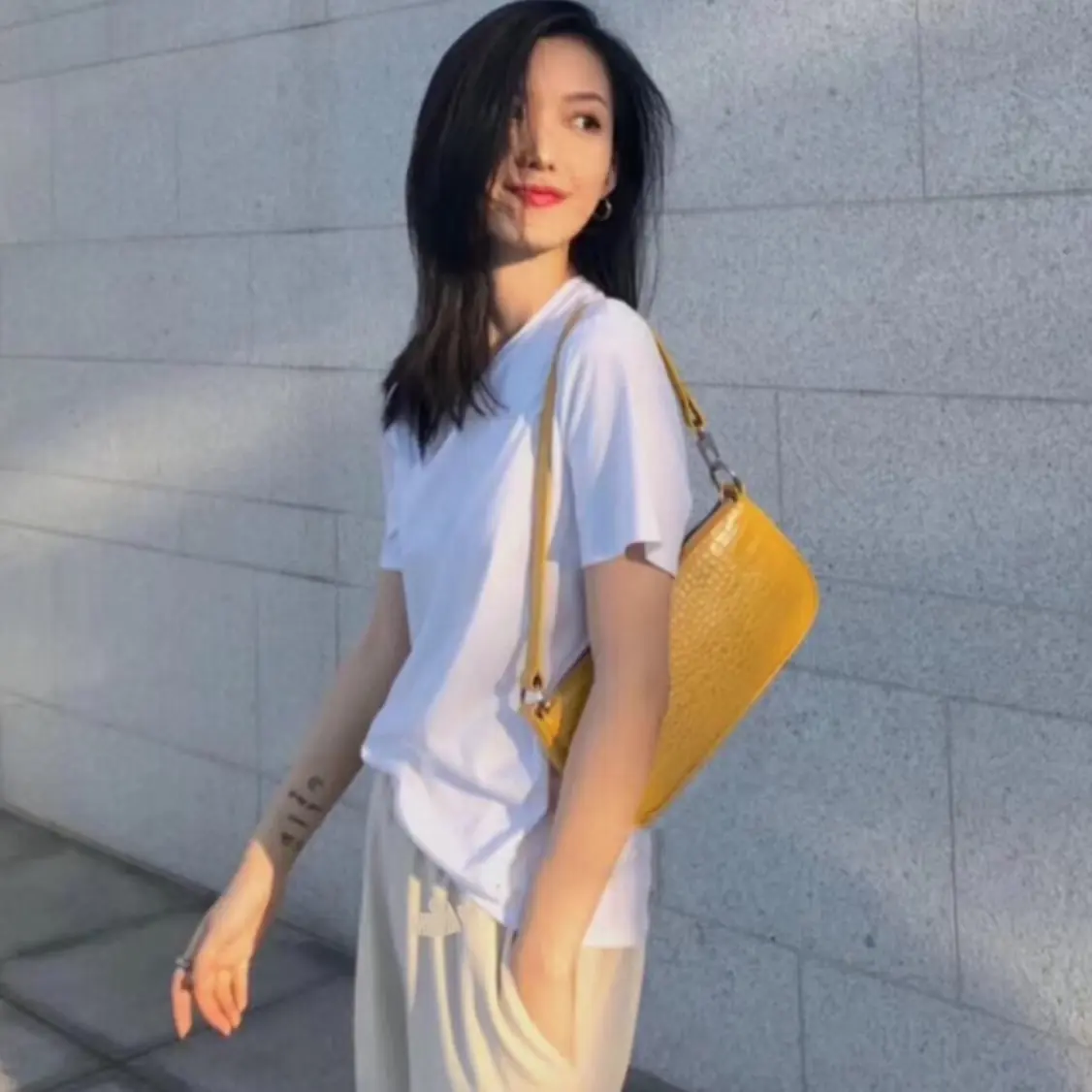 ASOS DESIGN 黄色鳄鱼皮纹理复古腋下包