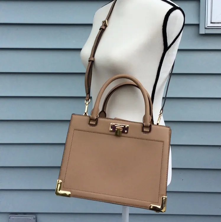 Michael KORS 迈克·科尔斯 KINSLEY ACCORDION 女士中号手提包 卡其色