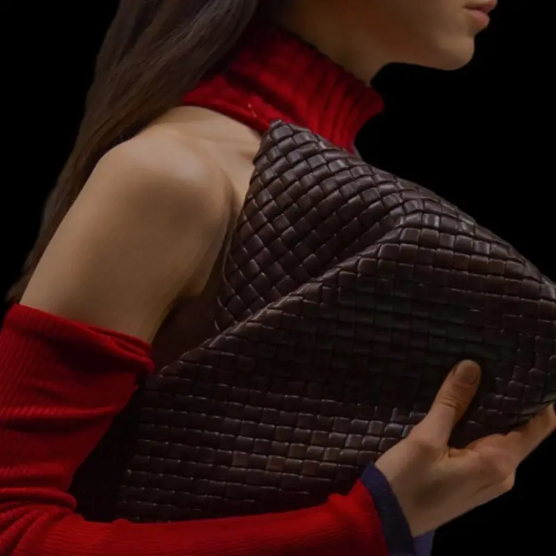 精选 Bottega Veneta、Loewe 等大牌服饰鞋包
