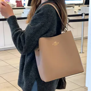 Coach 蔻驰 Town Bucket 奶茶色中号水桶包
