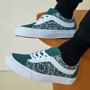 VANS 万斯绿色腰果花中性款板鞋