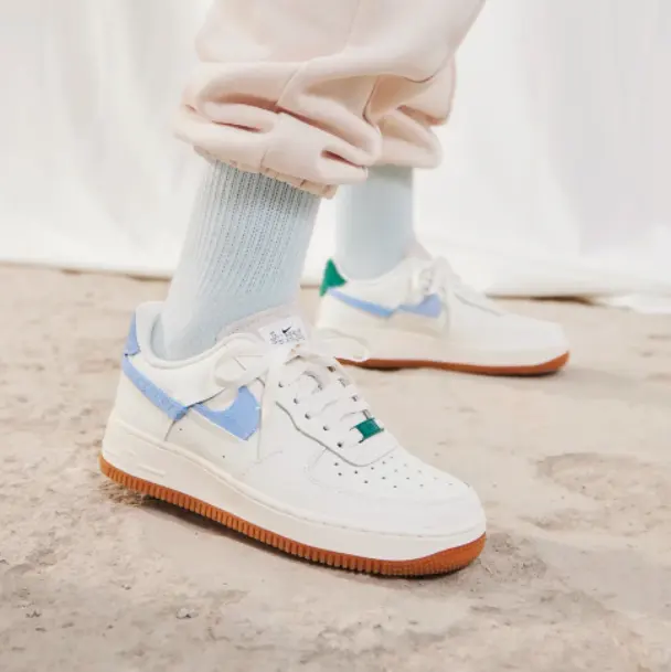 Nike Air Force 1 '07 LXX 女子运动鞋