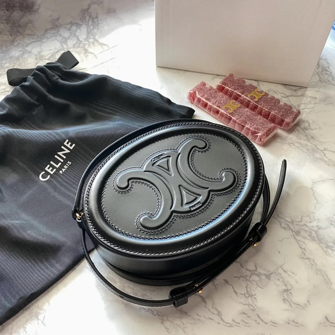 Celine 21年秋冬款 Cuir Triomphe 黑色月饼包