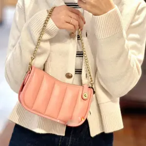 Coach蔻驰SWINGER纯色腋下包