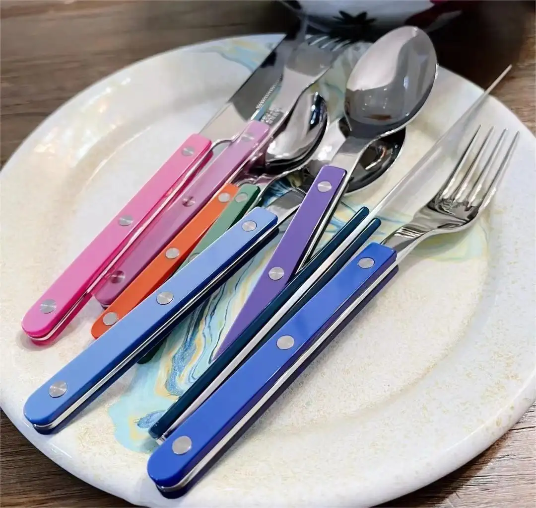 Paul Smith：Sabre 合作款彩虹配色餐具上架 颜值天花板