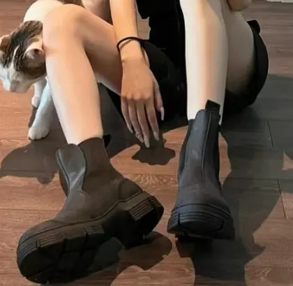 黄金码有！Ganni 黑色橡胶踝靴