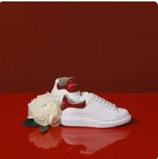 Coltorti Boutique UK：Alexander Mcqueen 麦昆震撼闪促！黑尾小白鞋£293