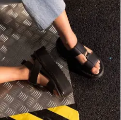 Dr. Martens Francis Platform 女款厚底凉鞋