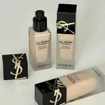 Lc1/Ln1有货！YSL 圣罗兰 All Hours 新款黑金浮雕粉底液