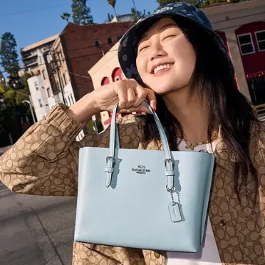 Coach Outlet：折扣区清仓热卖！马车标老花钱包$53