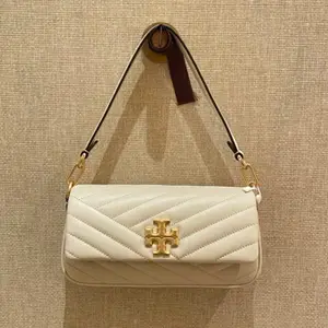 Tory Burch 汤丽柏琦 Kira Chevron腋下法棍包 奶白色