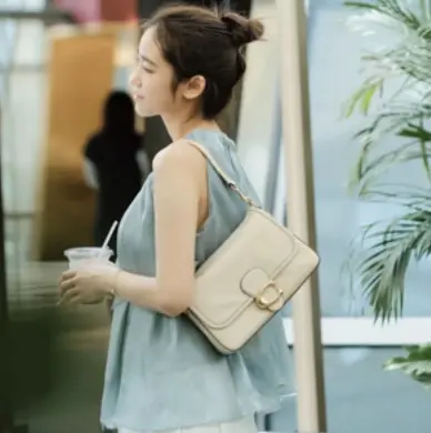 COACH 蔻驰 Soft Tabby斜挎包 象牙白