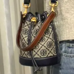 补货！Tory Burch 汤丽柏琦 T MONOGRAM 老花水桶包 mini 款
