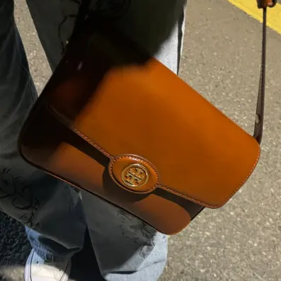 返礼卡！Tory Burch 汤丽柏琦 Robinson Spazzolato 豆腐包 棕色/白色/海湾灰