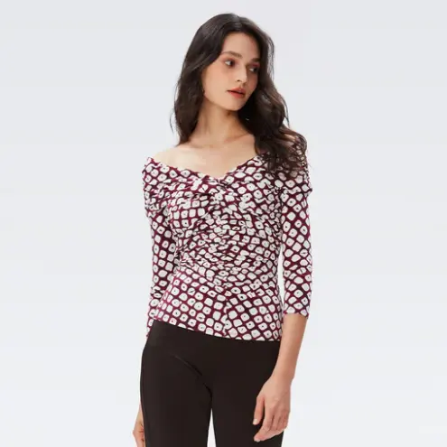 国内官旗￥2580！DVF 23秋季新款几何波点落肩袖打底衫