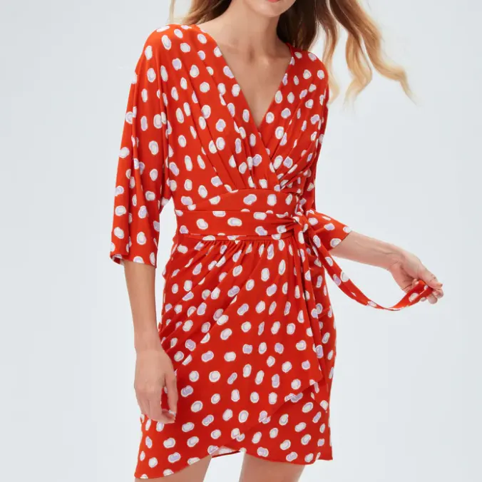 官旗￥4580！DVF Barrington 早秋橙红白漆波点裹身裙
