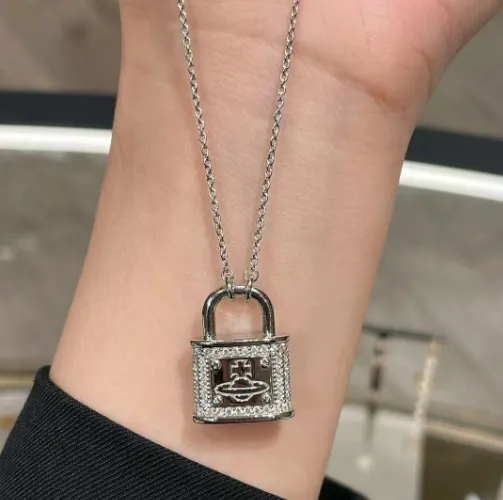 Vivienne Westwood 西太后 FITZROVIA 满钻土星锁头银色项链